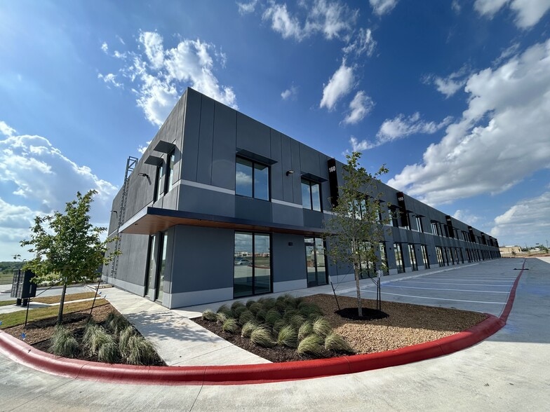 More Photos Of 1433 Chris Ln, Pflugerville Light Distribution For Lease