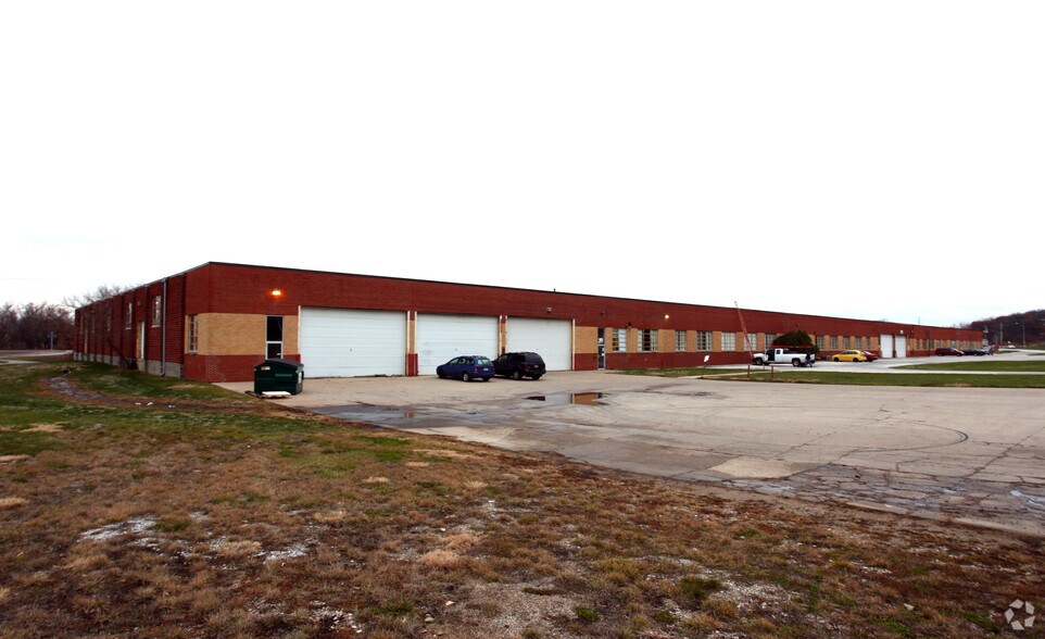 More Photos Of 1245-1405 Thomas Beck Rd, Des Moines Manufacturing For Lease