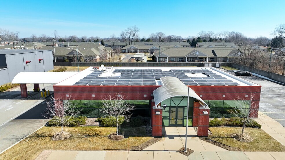 Primary Photo Of 30730 Groesbeck Hwy, Roseville Bank For Sale