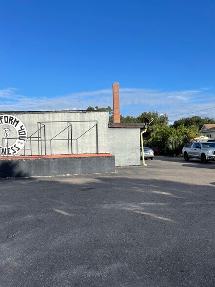 More Photos Of 4214 W Virginia Ave, Tampa Warehouse For Lease
