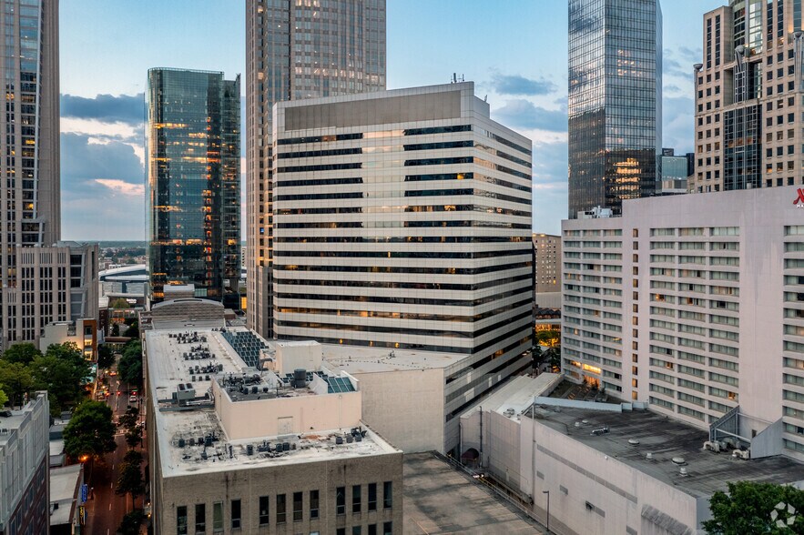 More Photos Of 101 N Tryon St, Charlotte Office For Lease