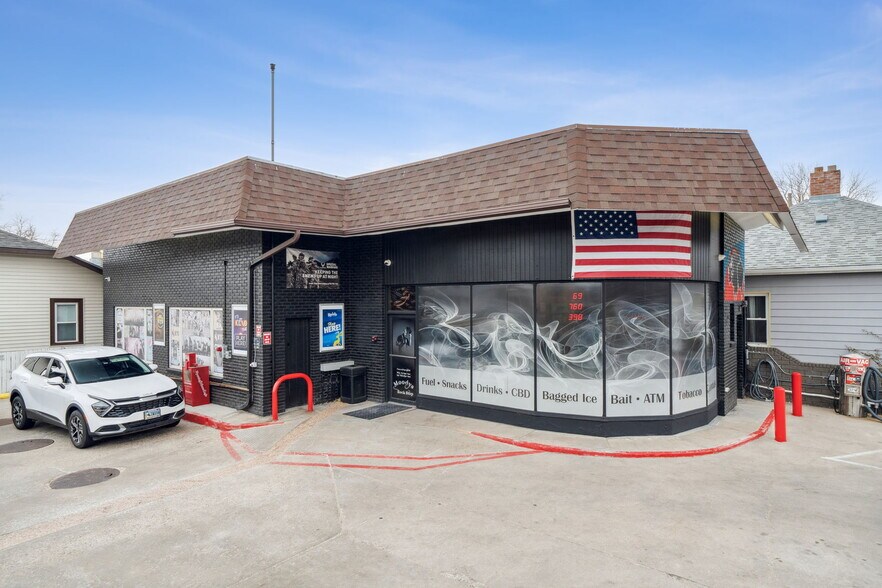 More Photos Of 901 W Pershing Blvd, Cheyenne Service Station For Sale