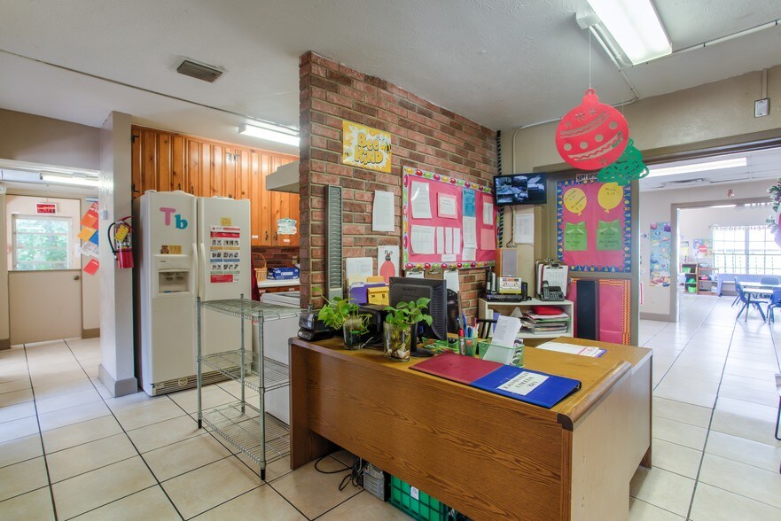 More Photos Of 2447 Raeford Rd, Orlando Daycare Center For Sale