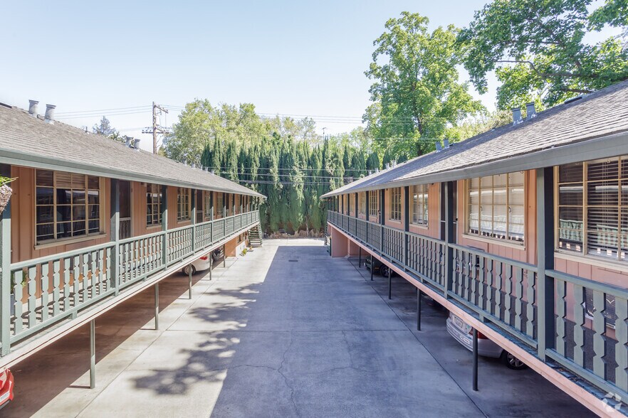 More Photos Of 2323-2325 H St, Sacramento Apartments For Sale
