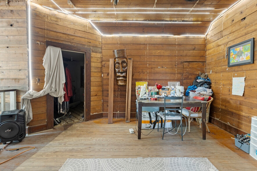 More Photos Of 304 W Wheat St, Woodville Specialty For Sale