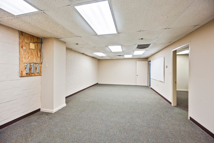 More Photos Of 212 Pendleton St, High Point Warehouse For Lease