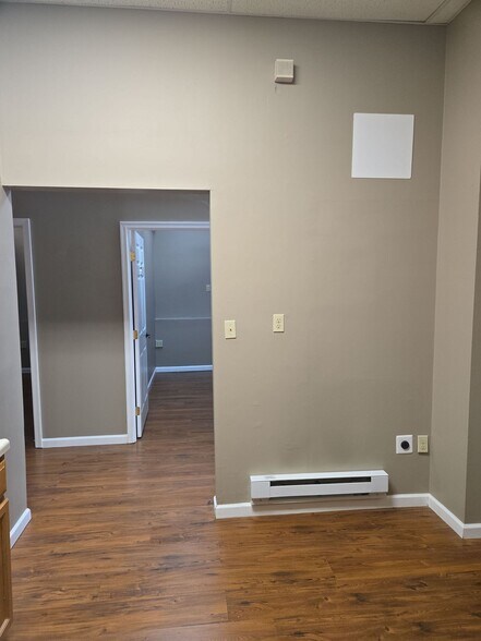 More Photos Of 1 E Main St, Thurmont Storefront Retail Office For Lease