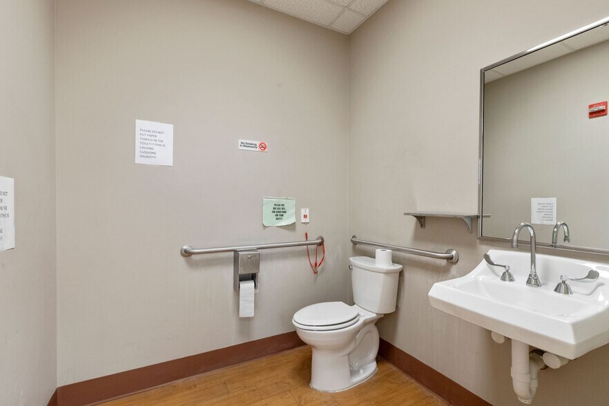 More Photos Of 1922 K M Wicker Memorial Dr, Sanford Medical For Lease