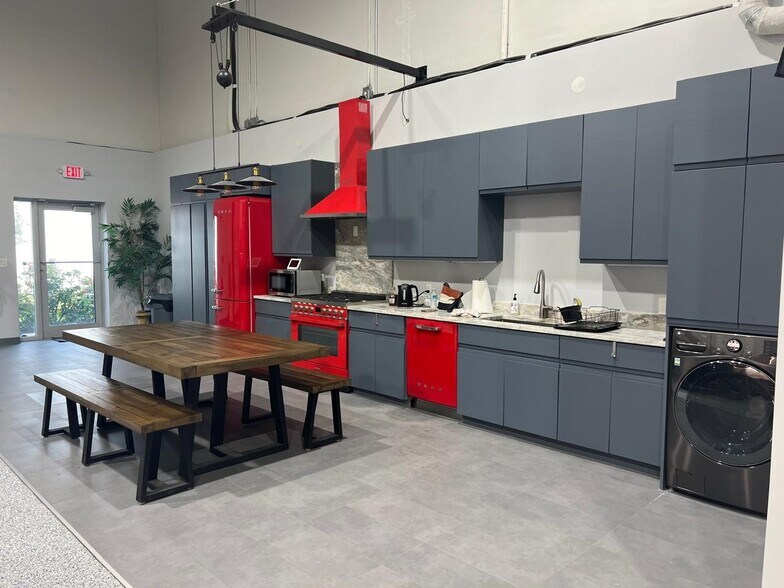 More Photos Of 1200 NE 15th St, Fort Lauderdale Warehouse For Sale