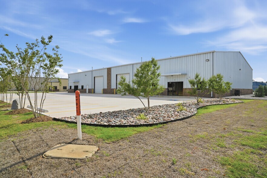 More Photos Of 2609-2617 S Ann Arbor Ave, Oklahoma City Warehouse For Lease