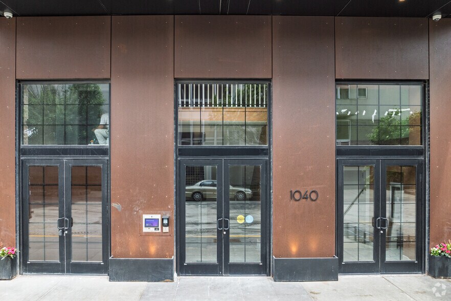 More Photos Of 1040 W Huron St, Chicago Apartments For Lease