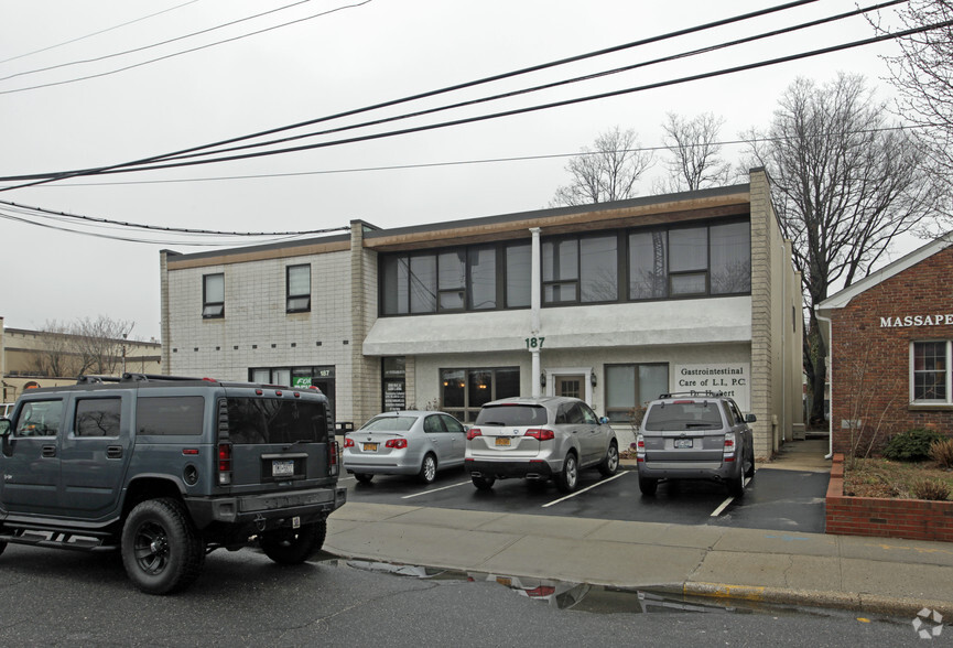 Primary Photo Of 187 Veterans Blvd, Massapequa Office For Lease