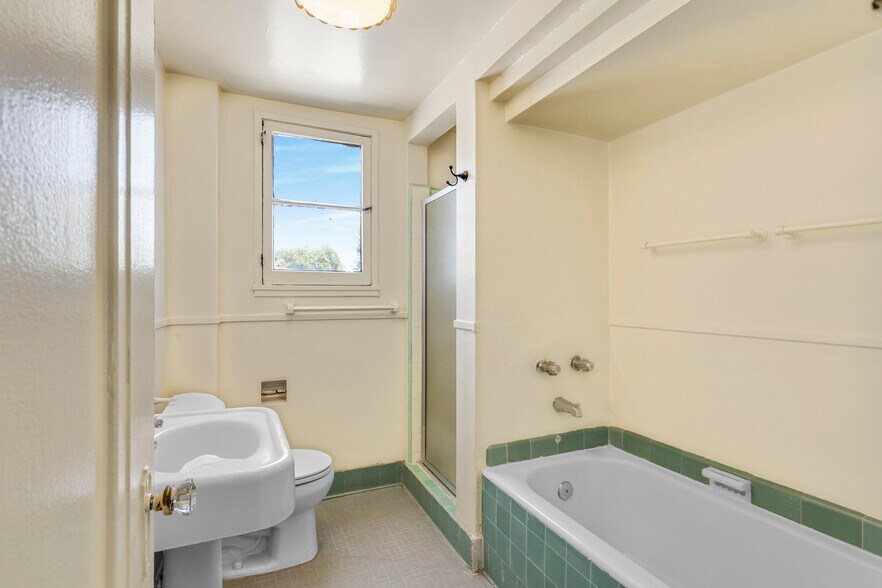 More Photos Of 4261 Leimert Blvd, Los Angeles Apartments For Sale