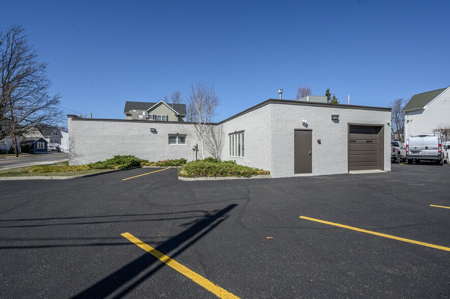 More Photos Of 1400 Union Ave, Union Beach Office For Sale