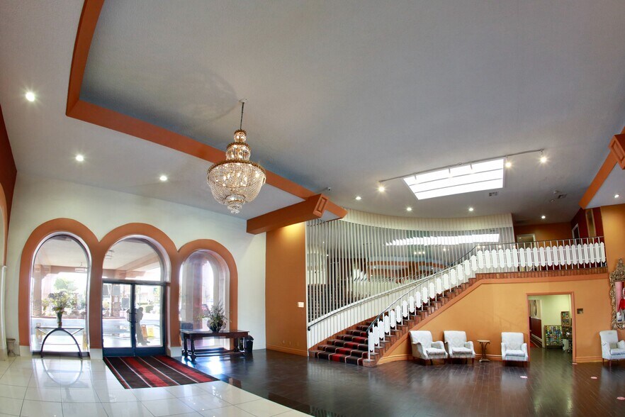 More Photos Of 324 E Shaw Ave, Fresno Hotel For Sale