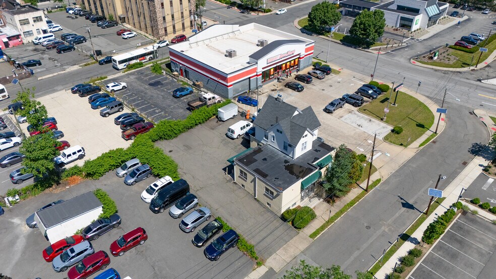 More Photos Of 87 Old River St, Hackensack Office Residential For Lease