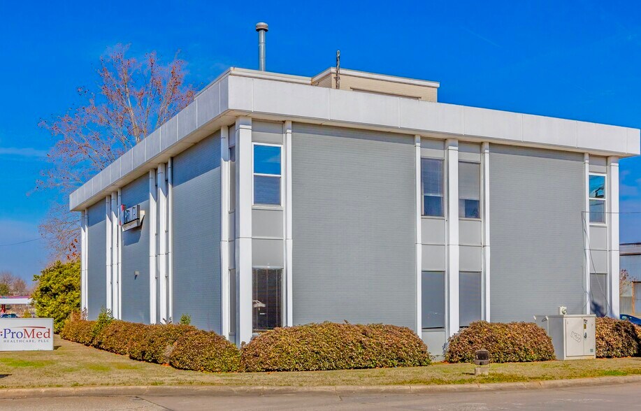 Primary Photo Of 812 W Innes St, Salisbury Medical For Sale