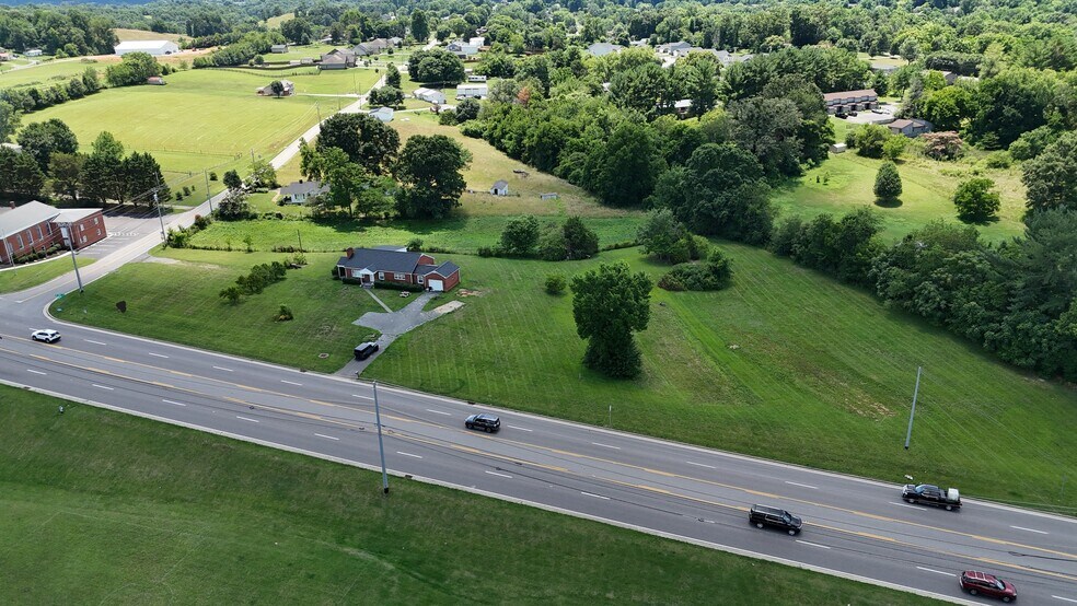 More Photos Of 5207 N Roan St, Gray Specialty For Sale