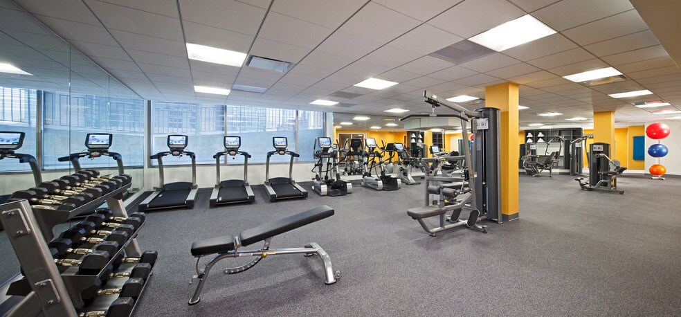 More Photos Of 7550 Wisconsin Ave, Bethesda Office For Lease