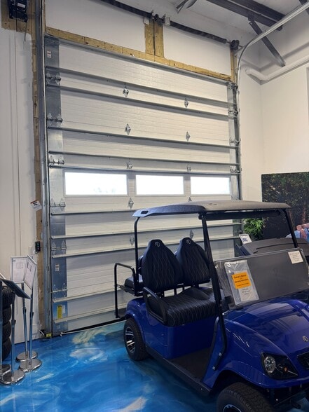 More Photos Of 16360 Innovation Ln, Fort Myers Showroom For Lease