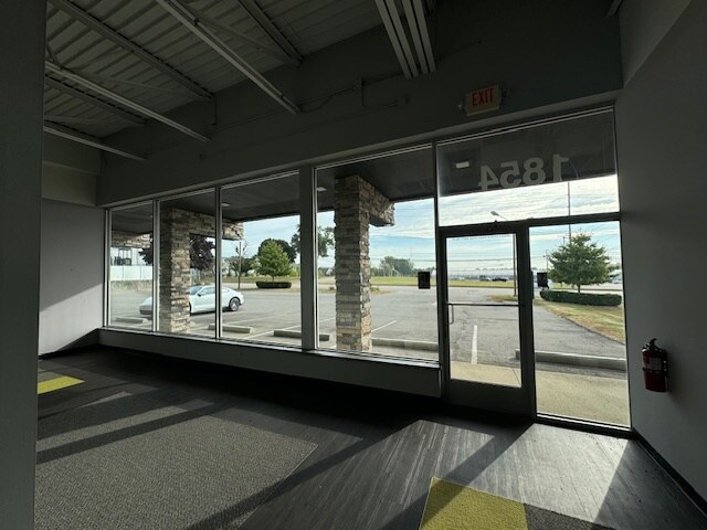 More Photos Of 1854 S Rochester Rd, Rochester Hills Storefront For Lease