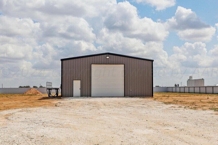 Primary Photo Of 718 Stateline Rd, Farwell Warehouse For Sale