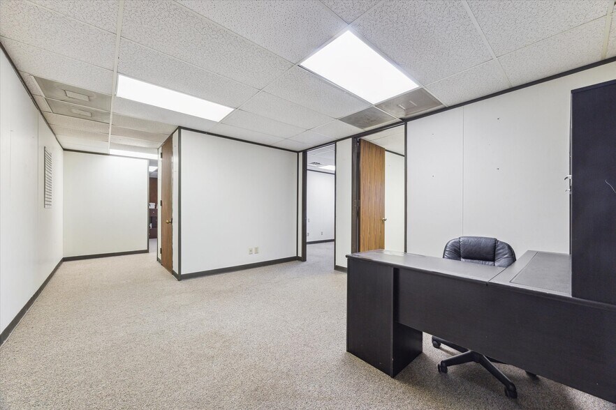 More Photos Of 17041 El Camino Real, Houston Office Residential For Sale