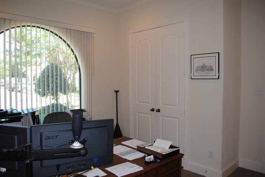 More Photos Of 12824 Willow Centre Dr, Houston Medical For Sale