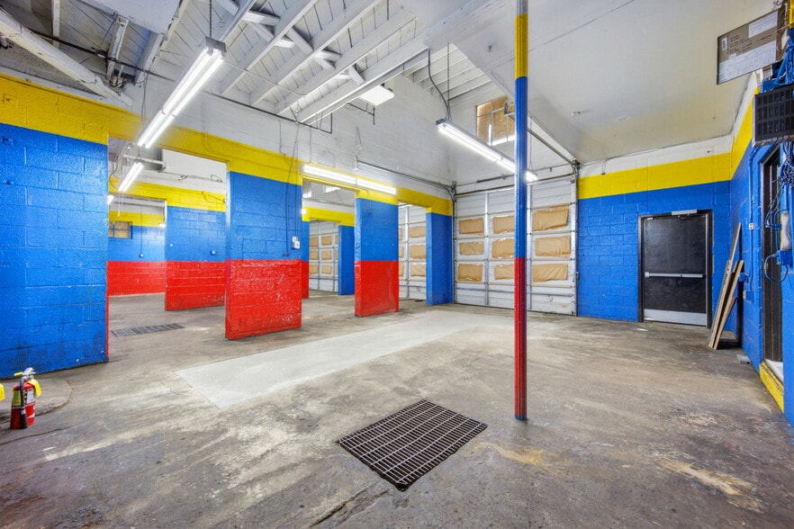 More Photos Of 2800 E Platte Ave, Colorado Springs Auto Repair For Lease
