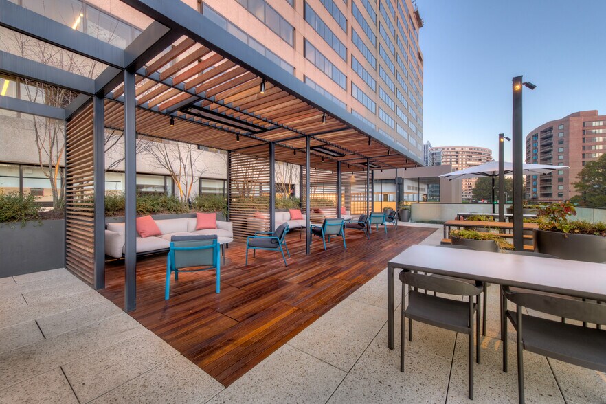 More Photos Of 1550 Crystal Dr, Arlington Office For Lease