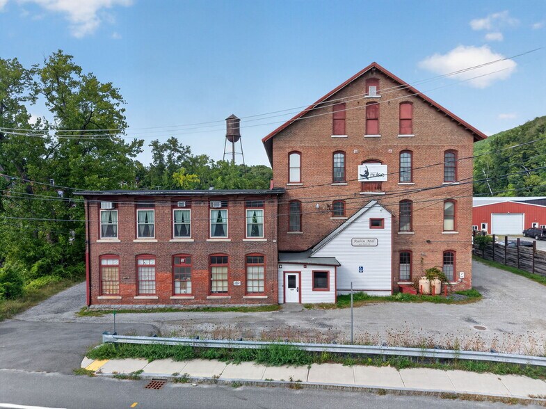 More Photos Of 420 Park St, Housatonic Flex For Sale