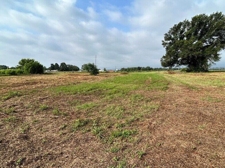 More Photos Of South US Hwy 79/84, Palestine Land For Sale