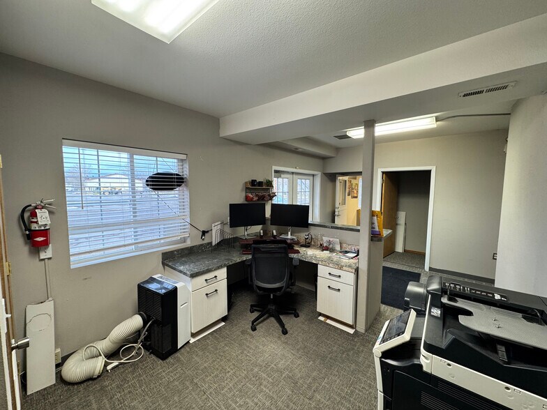 More Photos Of 160 Kelly Rd, Kalispell Flex For Lease