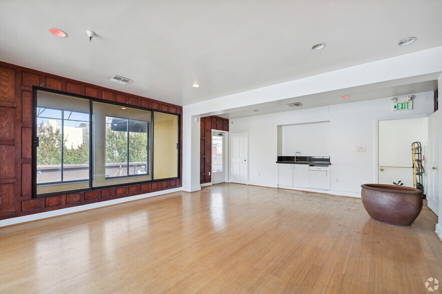 More Photos Of 1234-1268 Grant Ave, San Francisco Restaurant For Lease