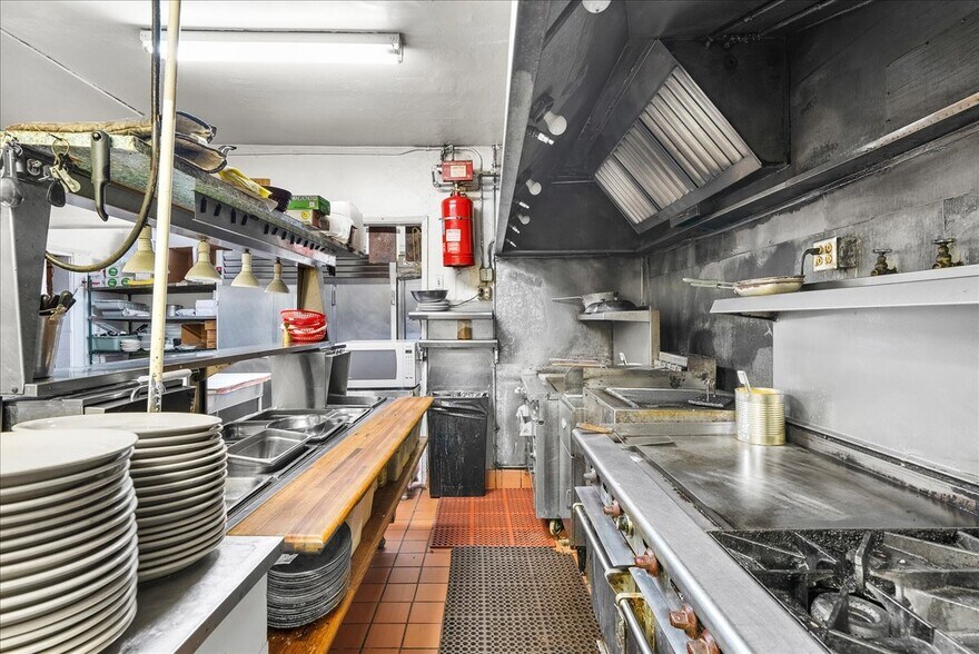 More Photos Of 2400 E 7th St, Long Beach Restaurant For Sale
