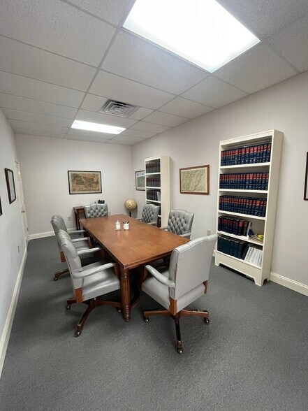 More Photos Of 145 E King St, Strasburg Storefront Retail Office For Lease