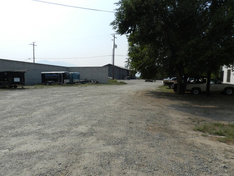 More Photos Of 104 Challis St, Salmon Warehouse For Sale