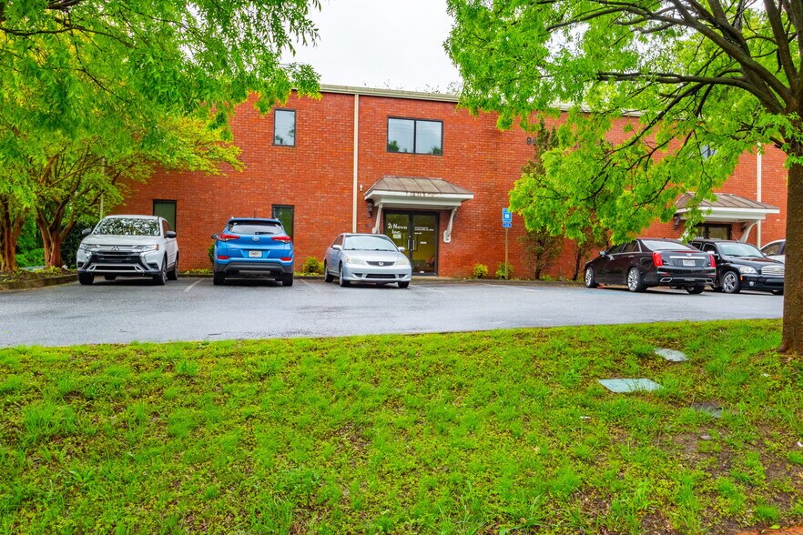 More Photos Of 94 E Crogan St, Lawrenceville Office For Lease
