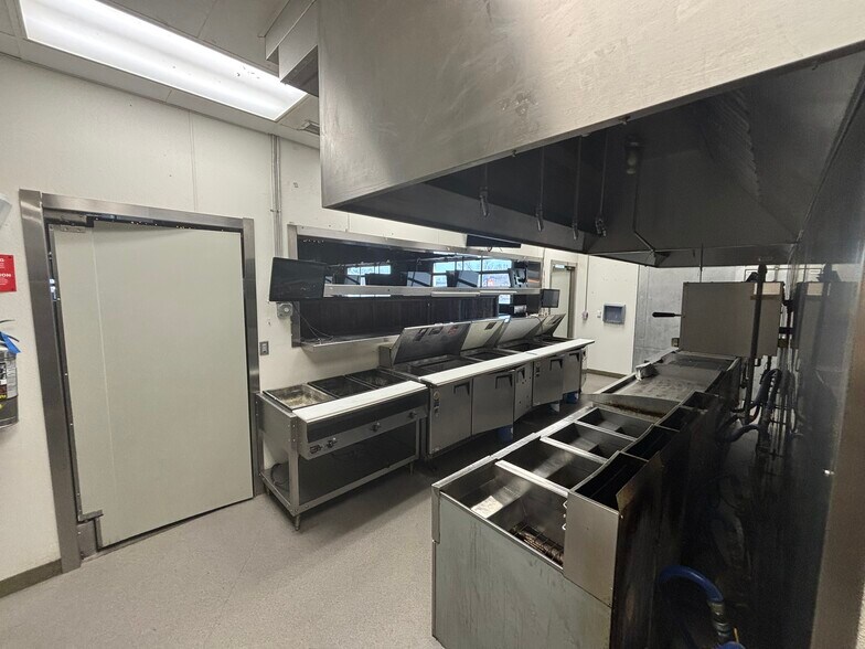 More Photos Of 810 E 1st St, Ankeny Restaurant For Lease