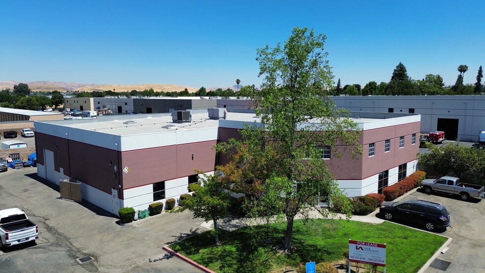 Primary Photo Of 288 Boeing Ct, Livermore Warehouse For Sale