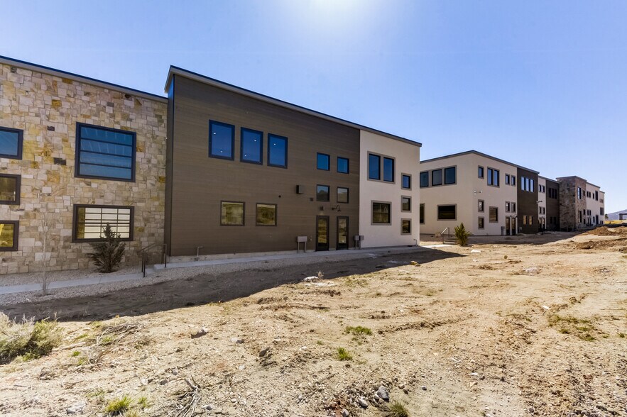More Photos Of 4554 Forestdale Dr, Park City Light Manufacturing For Sale