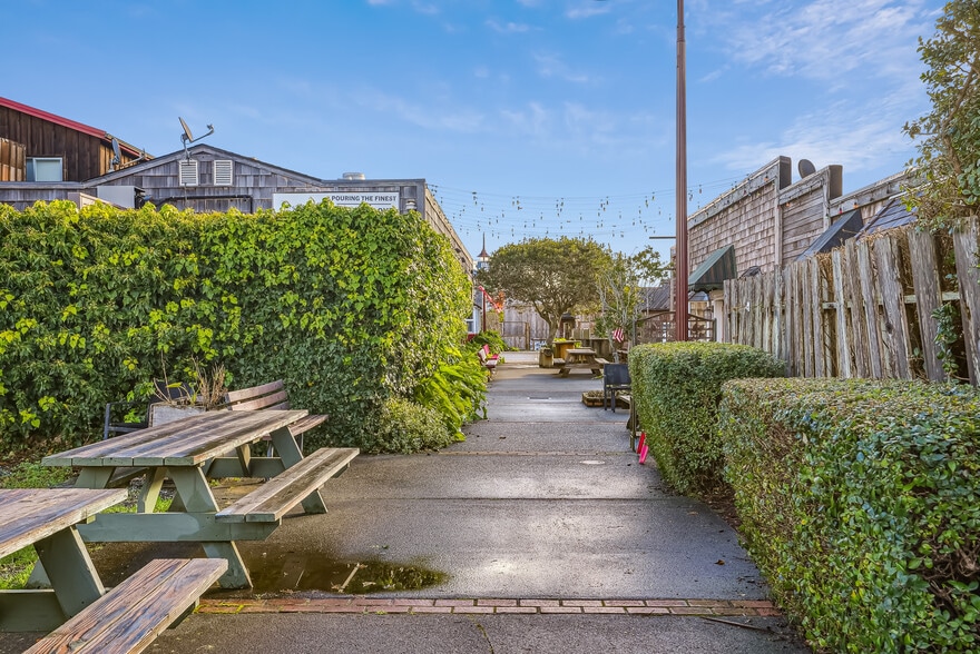 More Photos Of 165 Alabama Ave SE, Bandon Office Residential For Sale