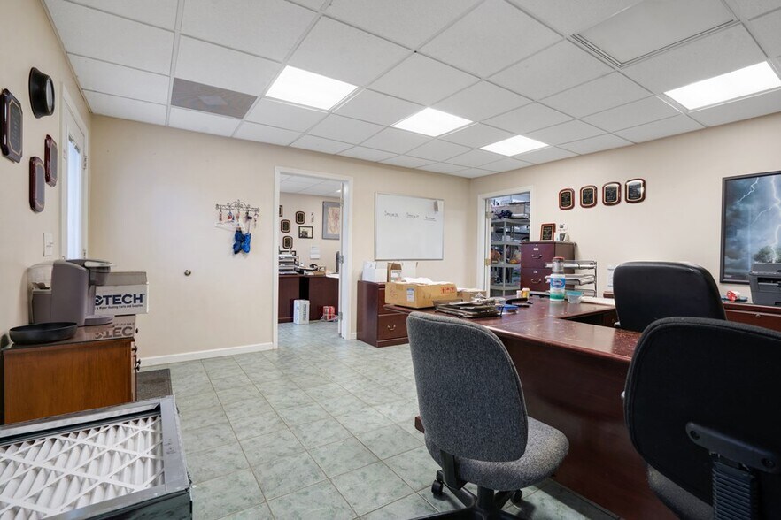 More Photos Of 6 Sanderson St, Hayesville Flex For Sale