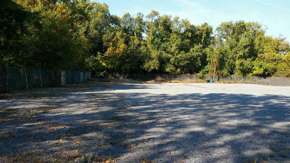 More Photos Of 2324 Eskow Ave, Halethorpe Warehouse For Lease