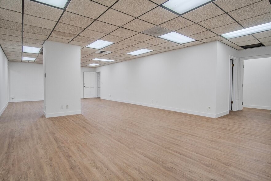 More Photos Of 3099 N Lima St, Burbank Flex For Lease