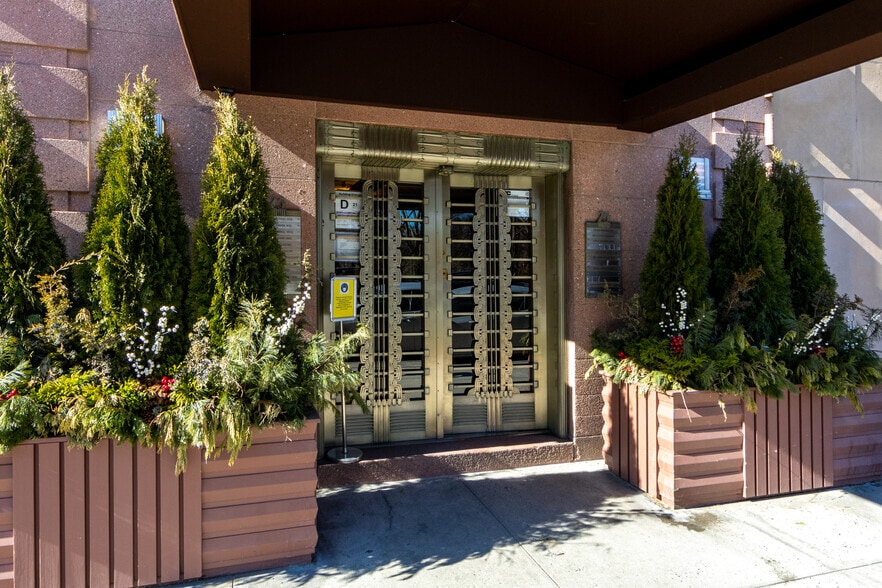 More Photos Of 25 Central Park W, New York Apartments For Sale