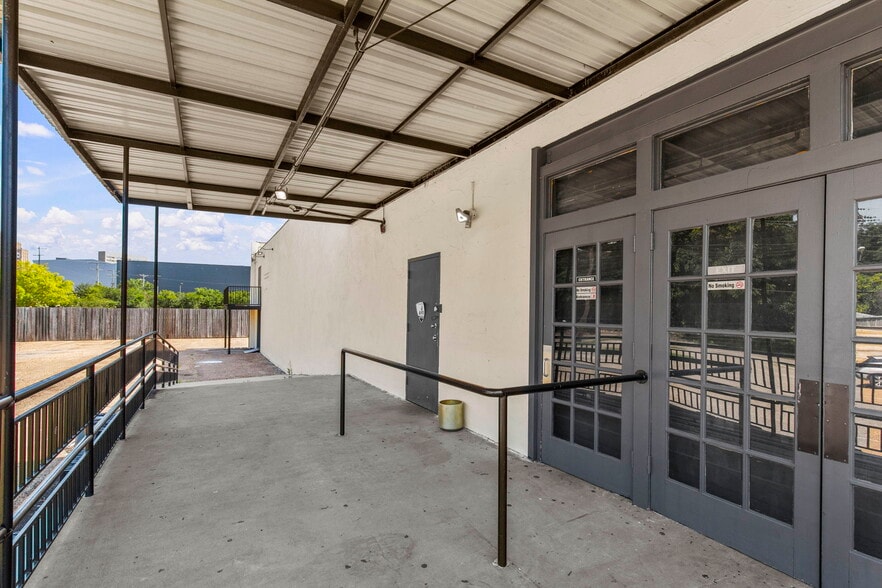 More Photos Of 110 E South St, Jackson Bar For Sale