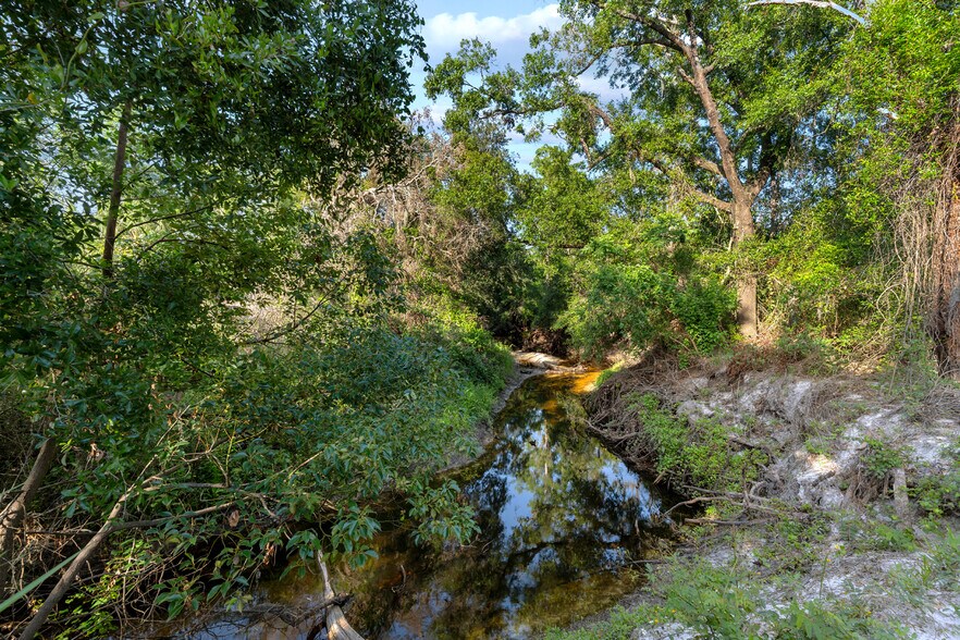 More Photos Of 7705 Gardner Rd, Tampa Specialty For Sale