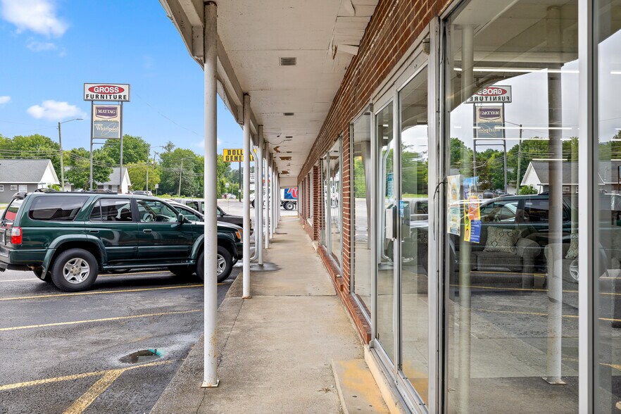 More Photos Of 152 N Main St, Trenton General Retail For Sale