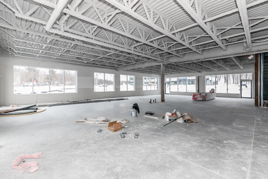 More Photos Of 670 Balm Beach Rd E, Midland Unknown For Lease